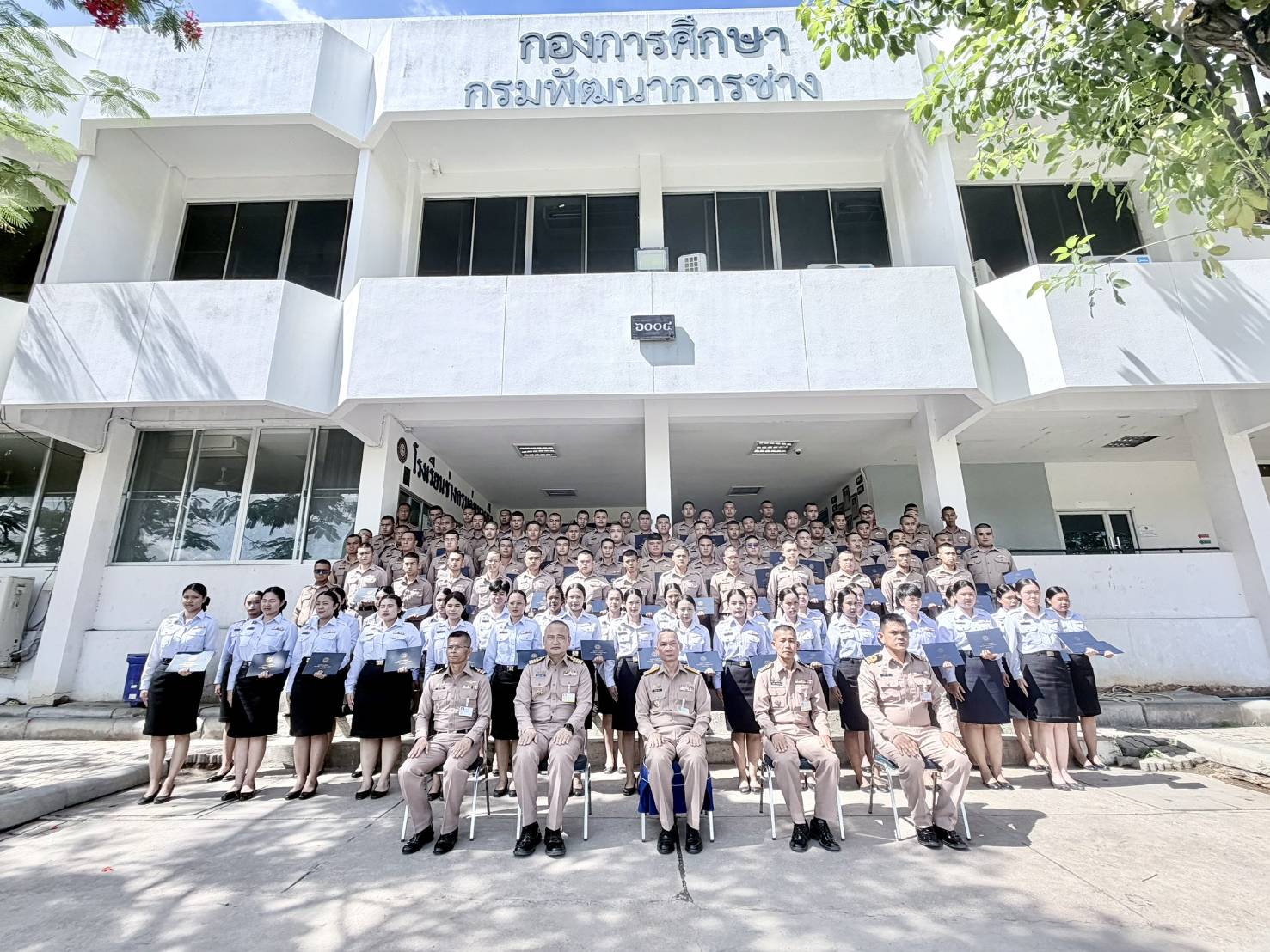 กองการศึกษา กรมพัฒนาการช่าง กรมอู่ทหารเรือจัดพิธีมอบประกาศนียบัตรและปิดการอบรมหลักสูตรระเบียบข้อบังคับสำหรับพนักงานราชการบรรจุใหม่ ประจำปีงบประมาณ ๒๕๖๙