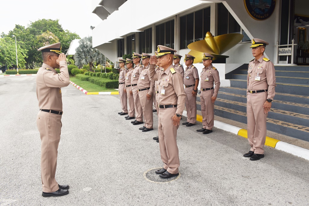 อู่ทหารเรือพระจุลจอมเกล้า กรมอู่ทหารเรือ แถวตรวจบัญชีพลประจำสัปดาห์